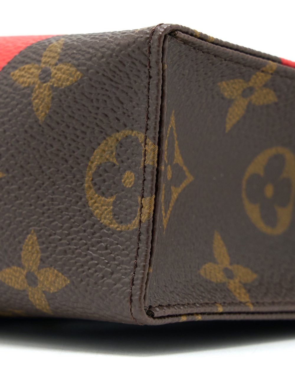 AAA Replica Louis Vuitton LV TOILETRY POCHETTE 26 GAME ON HEART MONOGRAM CANVAS GHW