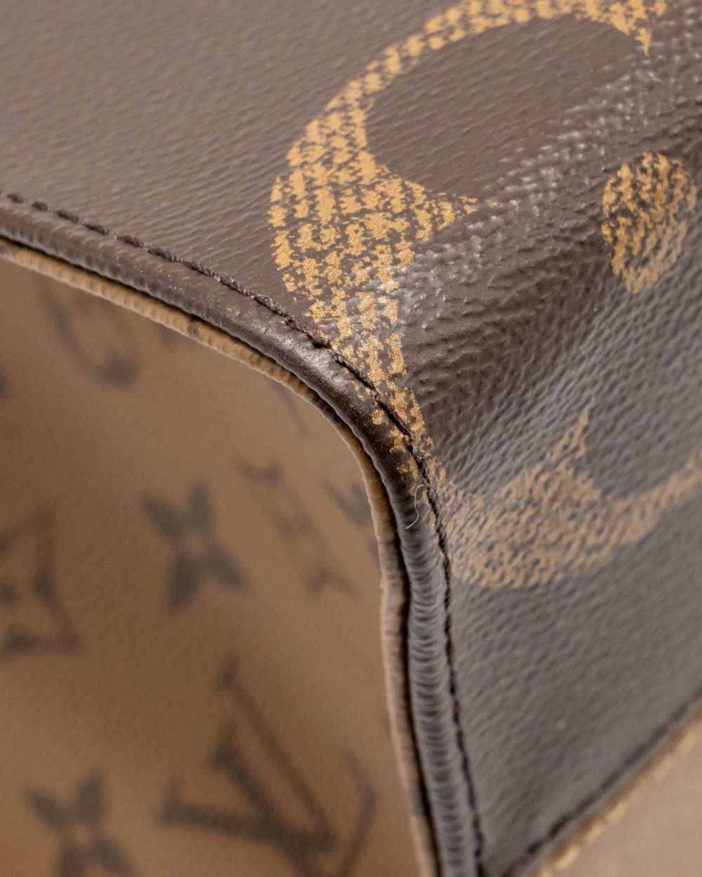 AAA Replica Louis Vuitton LV ONTHEGO MM MONOGRAM/MONOGRAM REVERSE CANVAS GHW