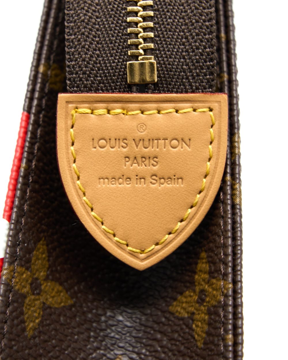 AAA Replica Louis Vuitton LV TOILETRY POCHETTE 26 GAME ON HEART MONOGRAM CANVAS GHW