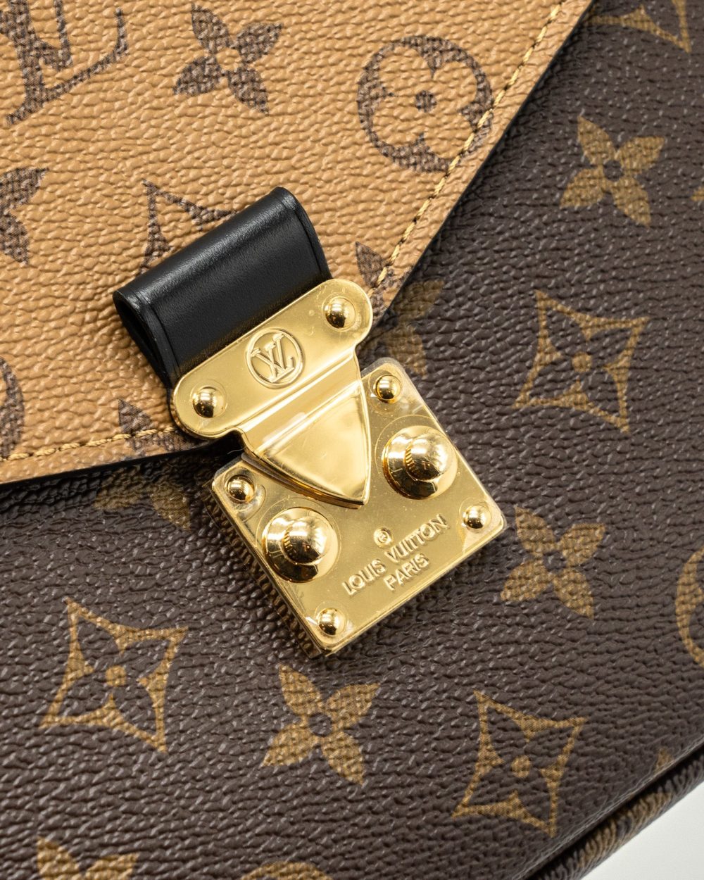 AAA Replica Louis Vuitton LV POCHETTE MÉTIS MONOGRAM REVERSE CANVAS GHW