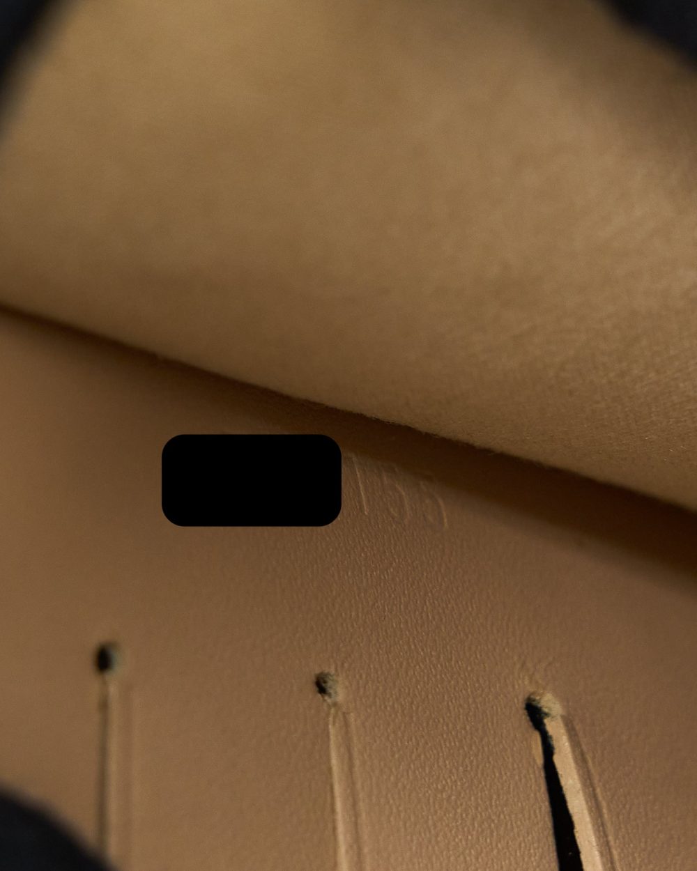 AAA Replica Louis Vuitton LV ANA VERNIS CLUTCH WITH CHAIN PATENT BEIGE GHW