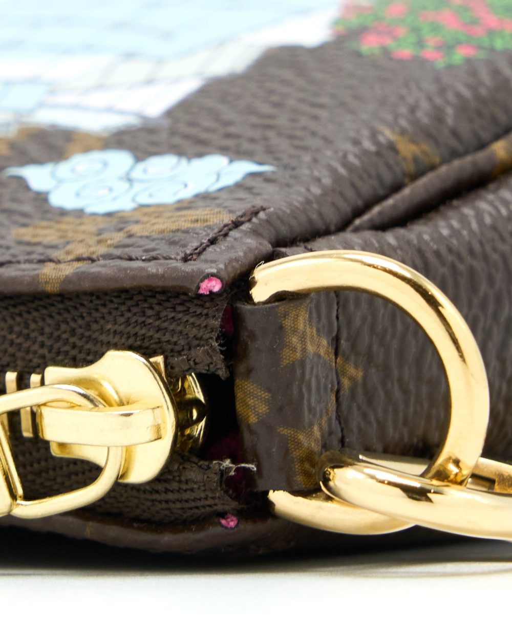 AAA Replica Louis Vuitton LV 2022 CHRISTMAS LIMITED MINI POCHETTE ACCESSORIES MONOGRAM CANVAS SEOUL BOUTIQUE GHW