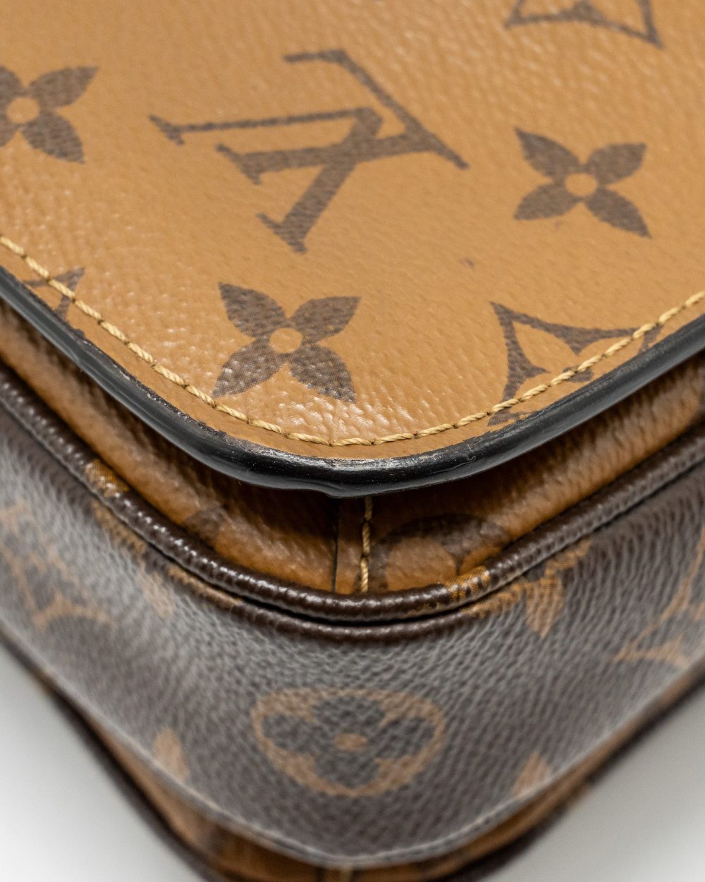 AAA Replica Louis Vuitton LV POCHETTE MÉTIS MONOGRAM REVERSE CANVAS GHW