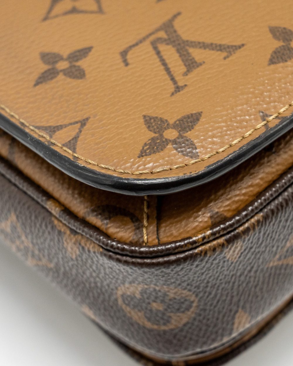 AAA Replica Louis Vuitton LV POCHETTE MÉTIS MONOGRAM REVERSE CANVAS GHW