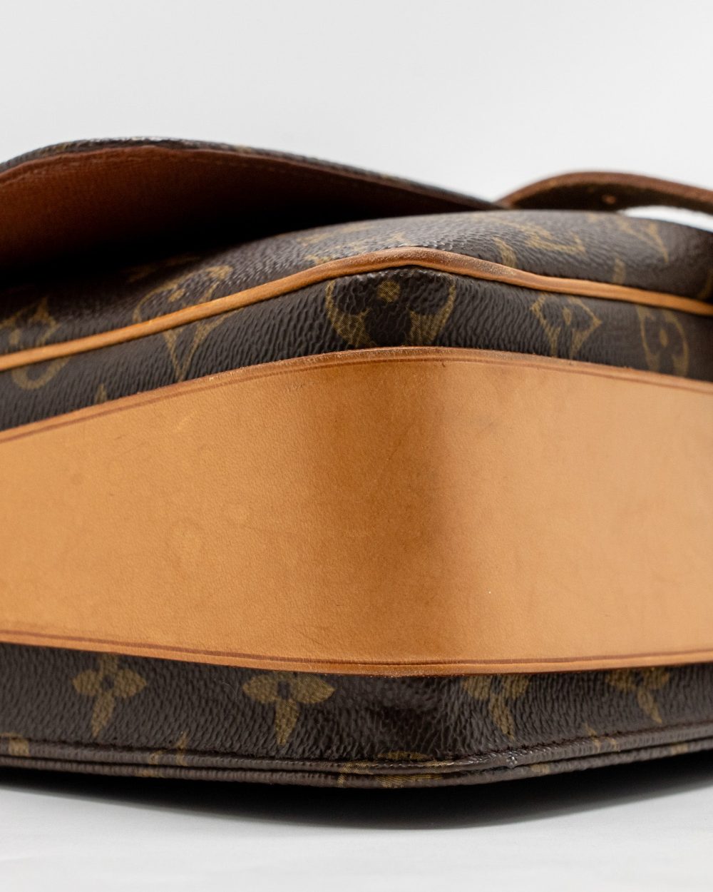 AAA Replica Louis Vuitton LV VINTAGE MESSENGER CROSSBODY BAG MONOGRAM CANVAS GHW
