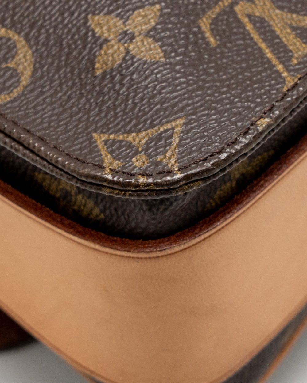 AAA Replica Louis Vuitton LV VINTAGE MESSENGER CROSSBODY BAG MONOGRAM CANVAS GHW