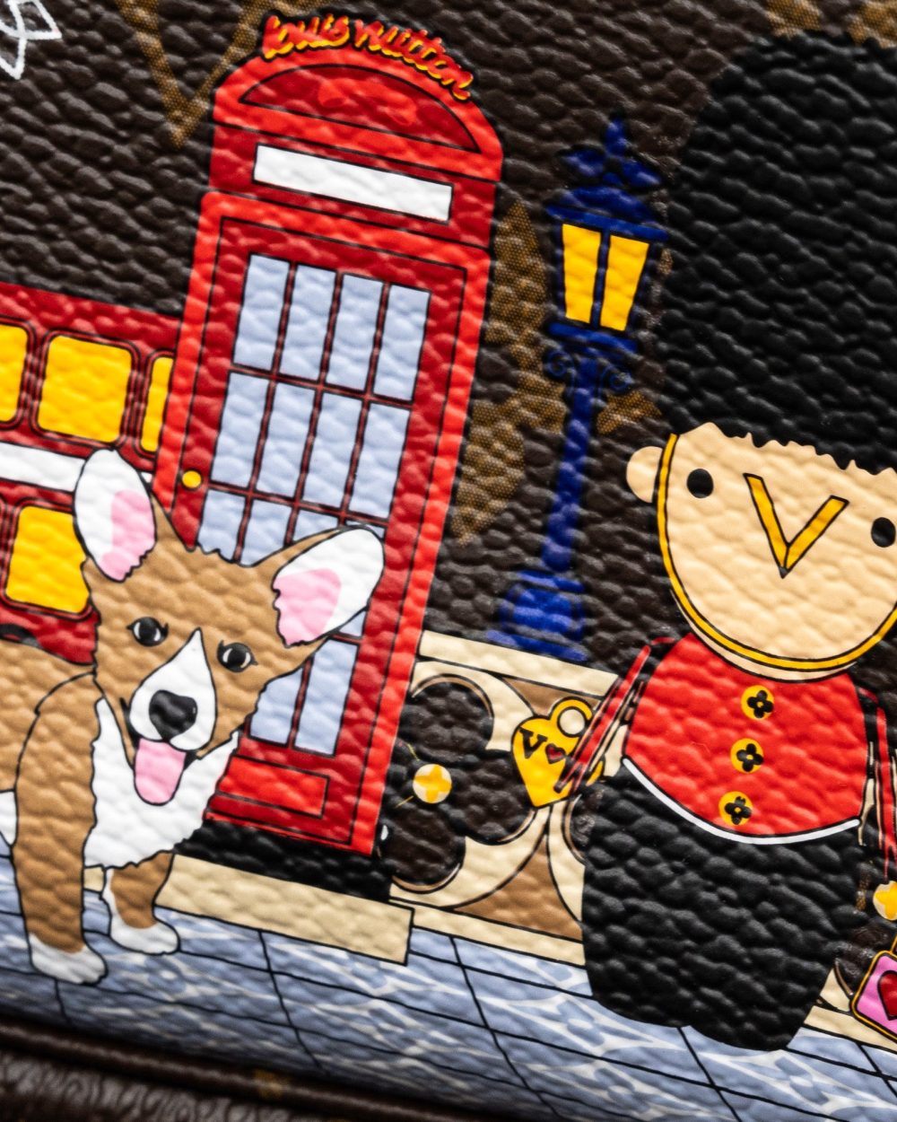 AAA Replica Louis Vuitton LV MINI POCHETTE ACCESSORIES 2021 XMAS LONDON LIMITED EDITION MULTICOLOUR GHW
