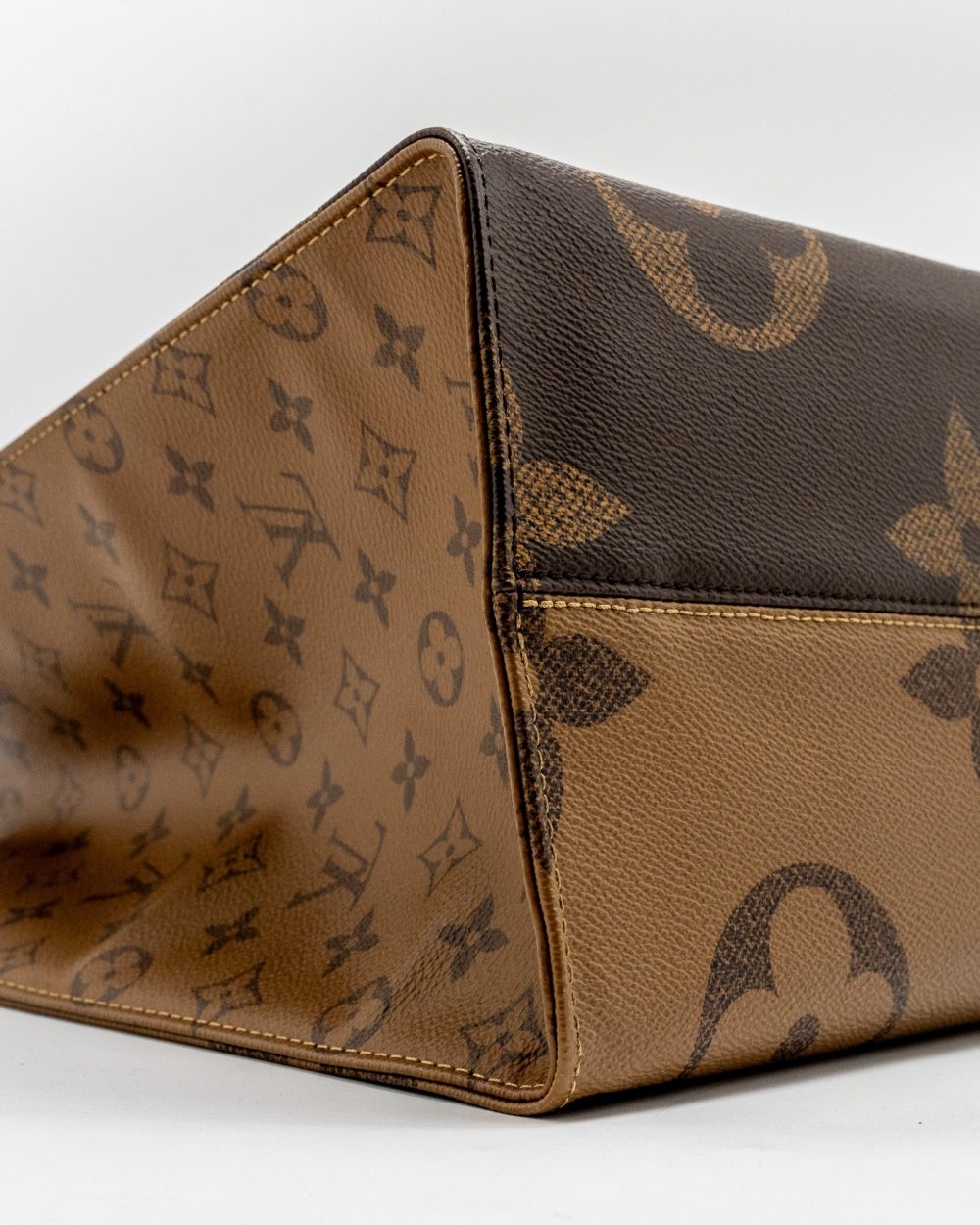 AAA Replica Louis Vuitton LV ONTHEGO GM MONOGRAM CANVAS GHW