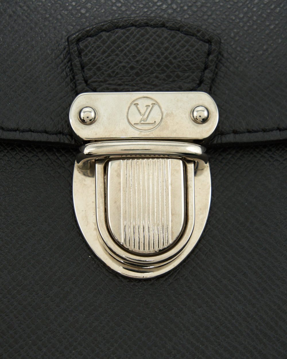 AAA Replica Louis Vuitton LV MEN'S MESSENGER BAG IN BLACK