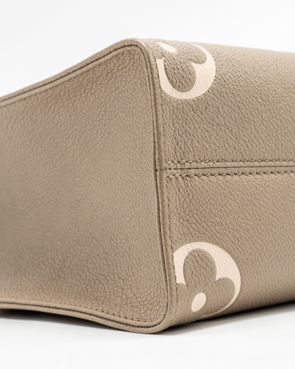 AAA Replica Louis Vuitton LV ONTHEGO PM BICOLOUR MONOGRAM EMPREINTE LEATHER TOURTERELLE/CREME GHW