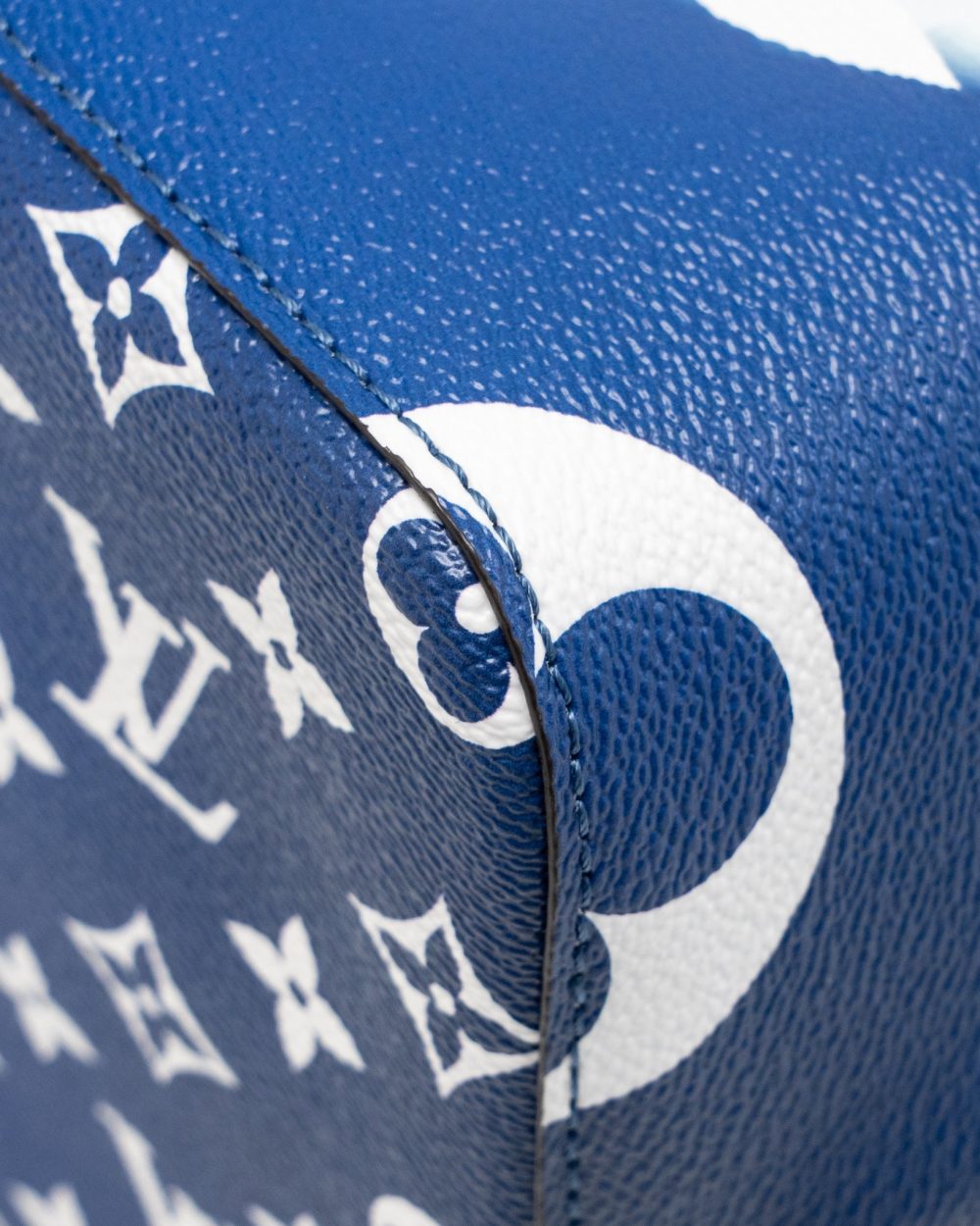 AAA Replica Louis Vuitton LV NEONOE LV ESCALE MM PASTEL GIANT MONOGRAM CANVAS BLUE/WHITE SHW