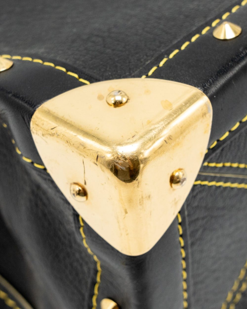 AAA Replica Louis Vuitton LV VINTAGE SHOULDER BAG BLACK GHW