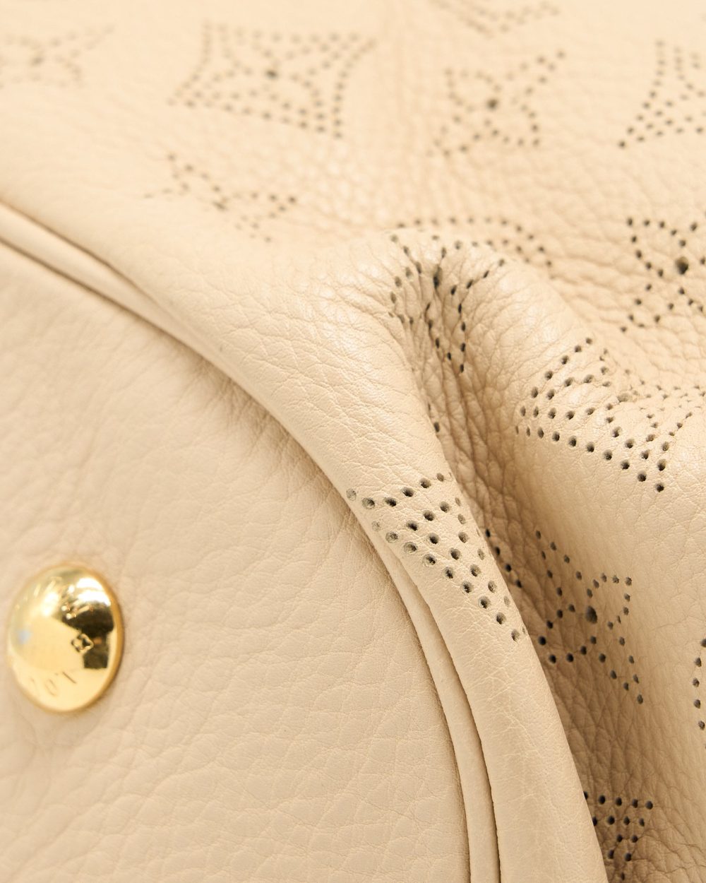 AAA Replica Louis Vuitton LV MAHINA HINA SHOULDER BAG BEIGE GHW