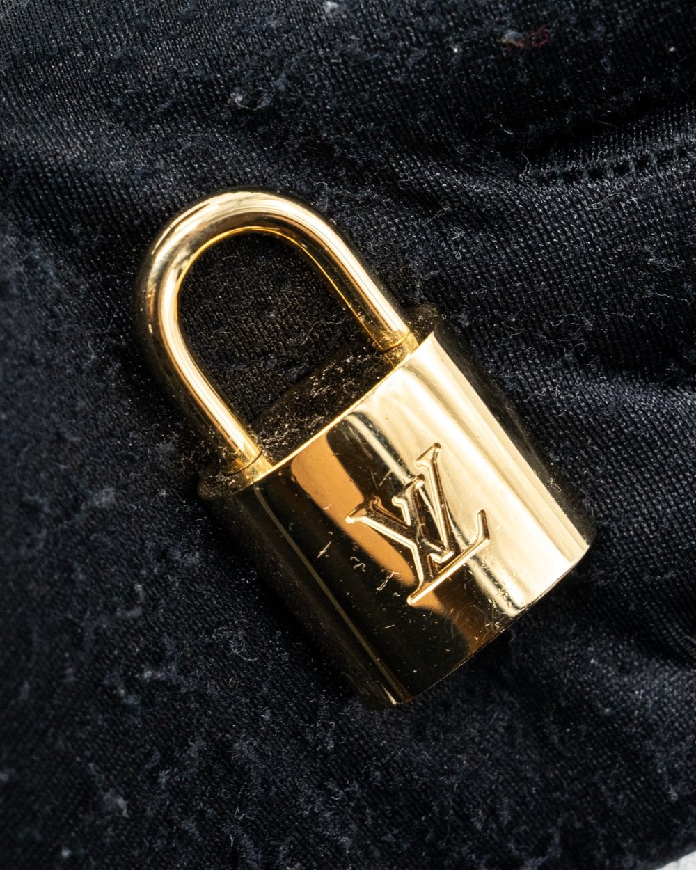 AAA Replica Louis Vuitton LV FLAP SHOULDER BAG CALFSKIN BLACK GHW