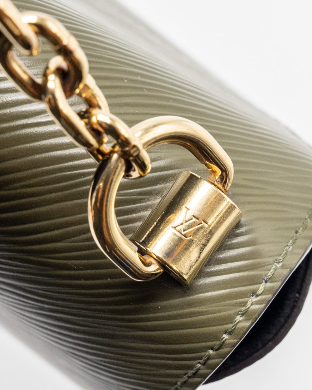 AAA Replica Louis Vuitton LV TWIST MM EPI OLIVE/WHITE GHW