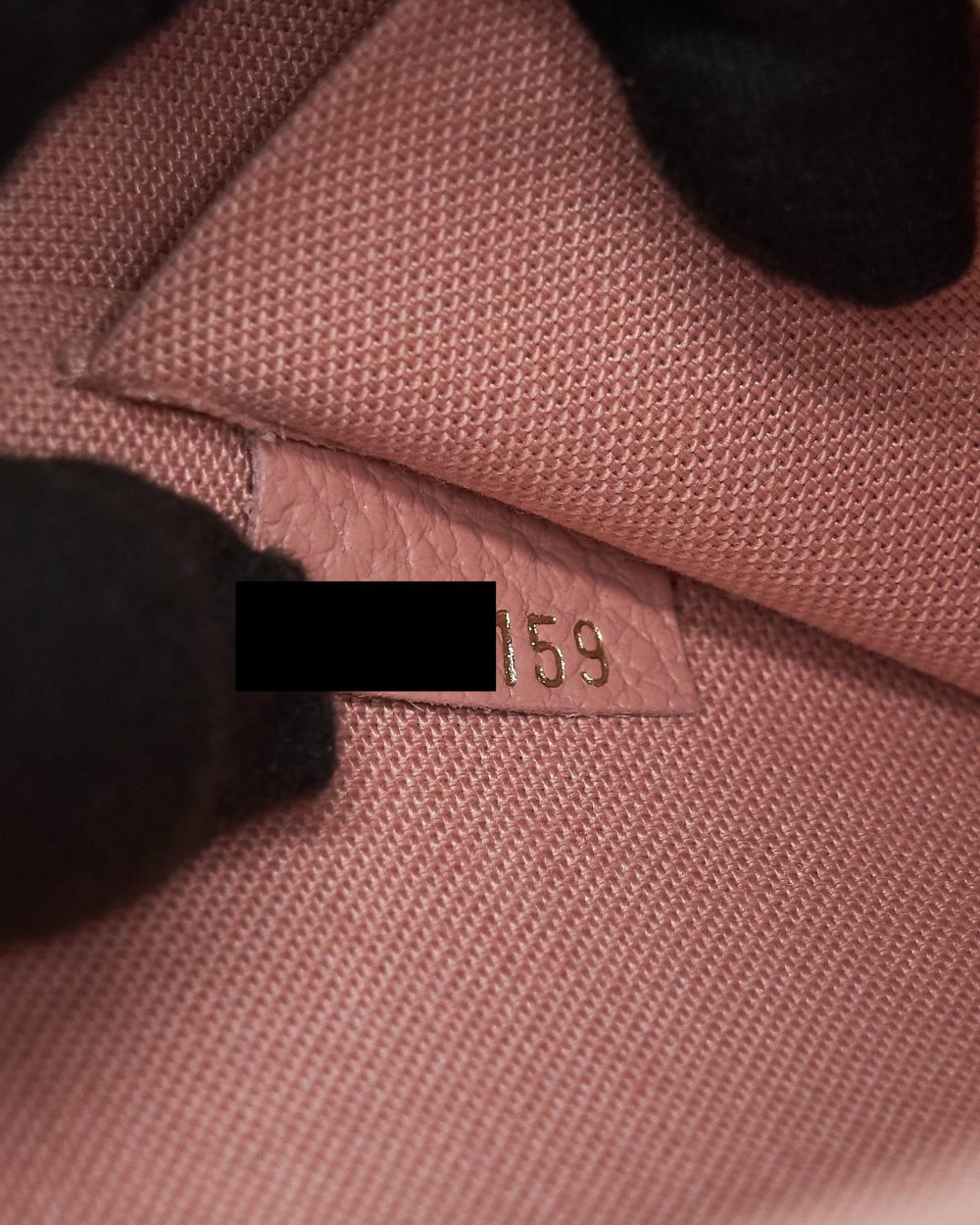 AAA Replica Louis Vuitton LV FELICIE POCHETTE MONOGRAM EMPREINTE ROSE POUDRE