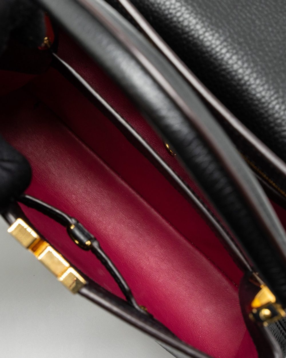 AAA Replica Louis Vuitton LV CAPUCINES BB TAURILLON BLACK GHW