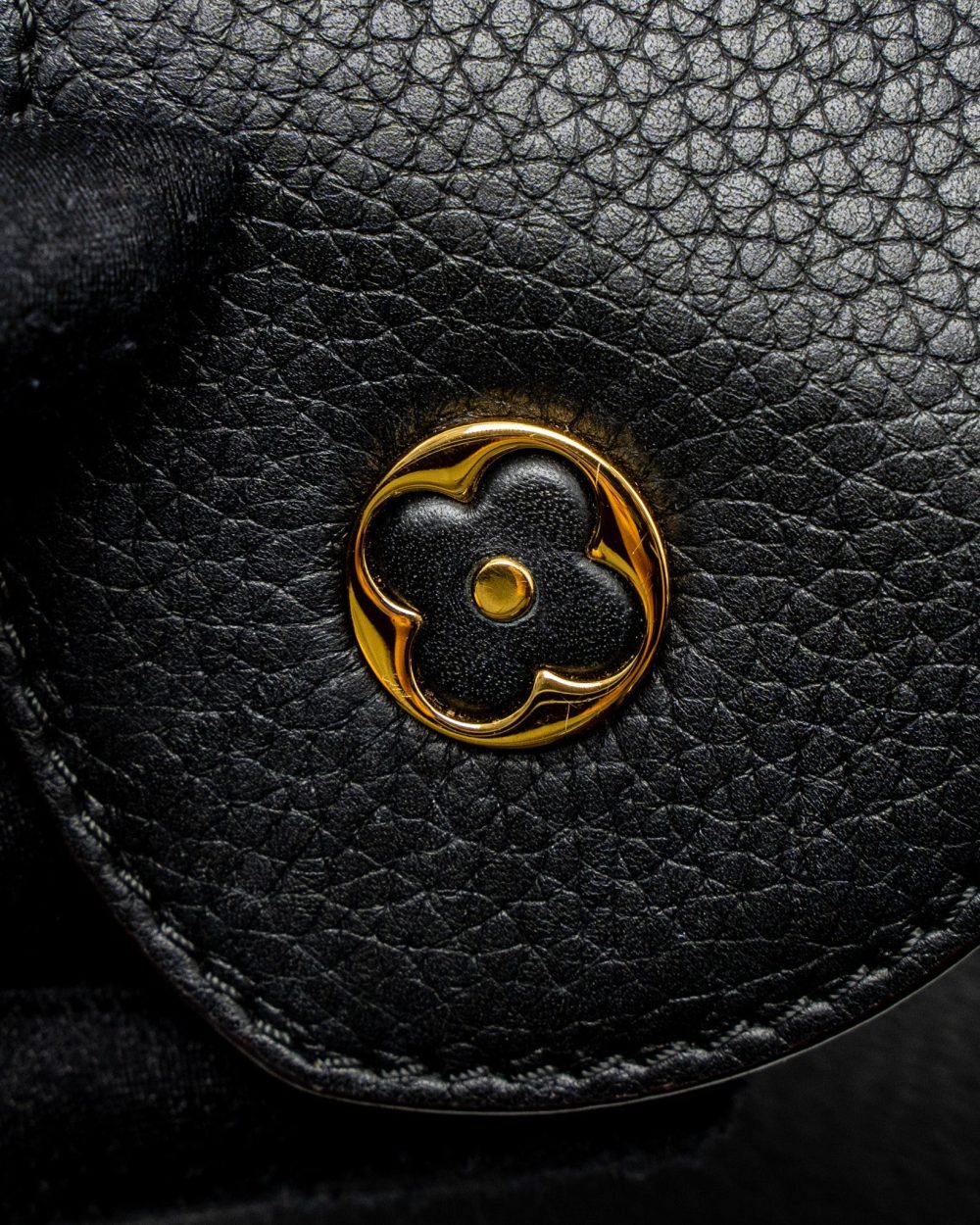 AAA Replica Louis Vuitton LV CAPUCINES BB TAURILLON BLACK GHW