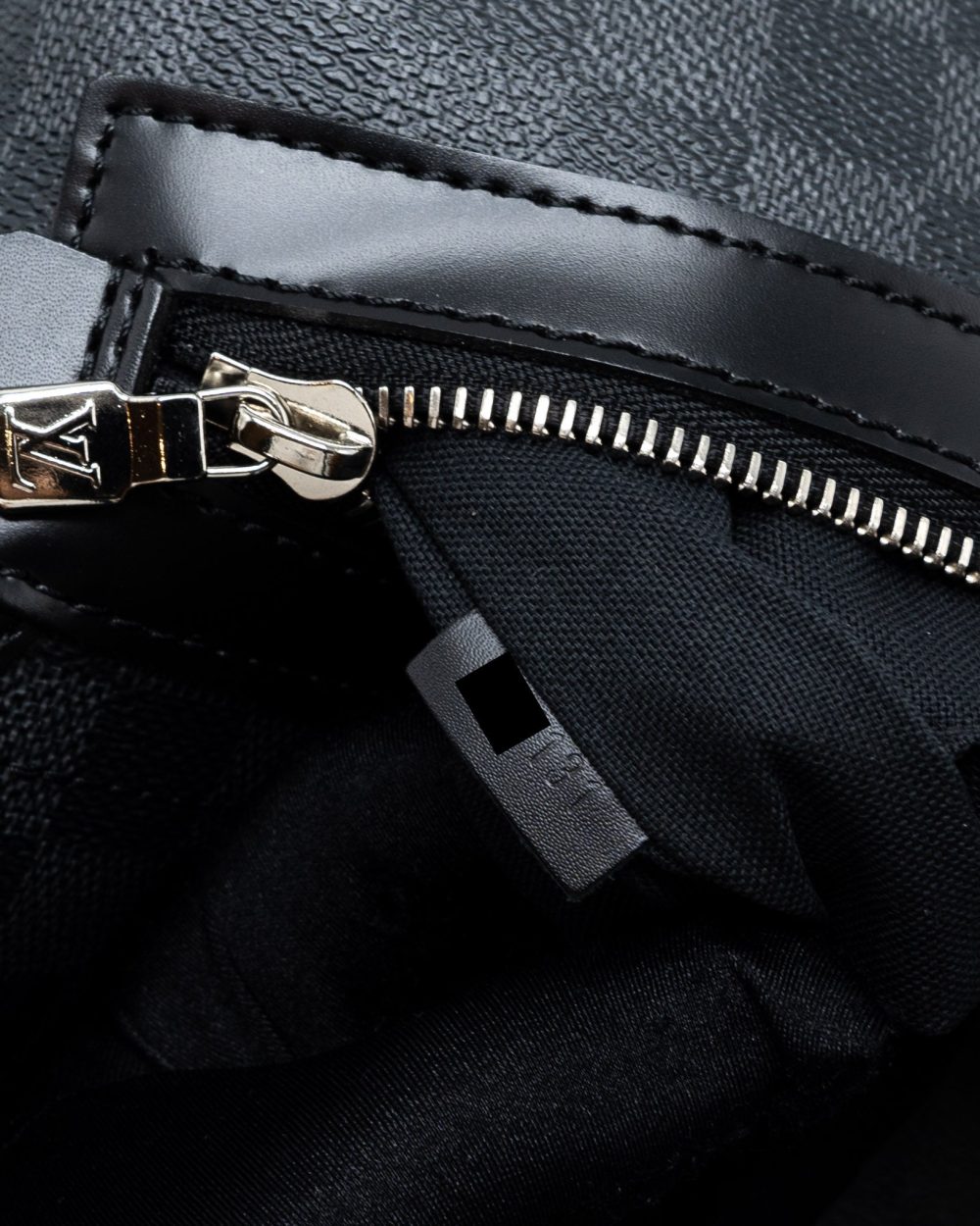 AAA Replica Louis Vuitton LV LARGE MESSENGER BAG DAMIER GRAPHITE CANVAS SHW