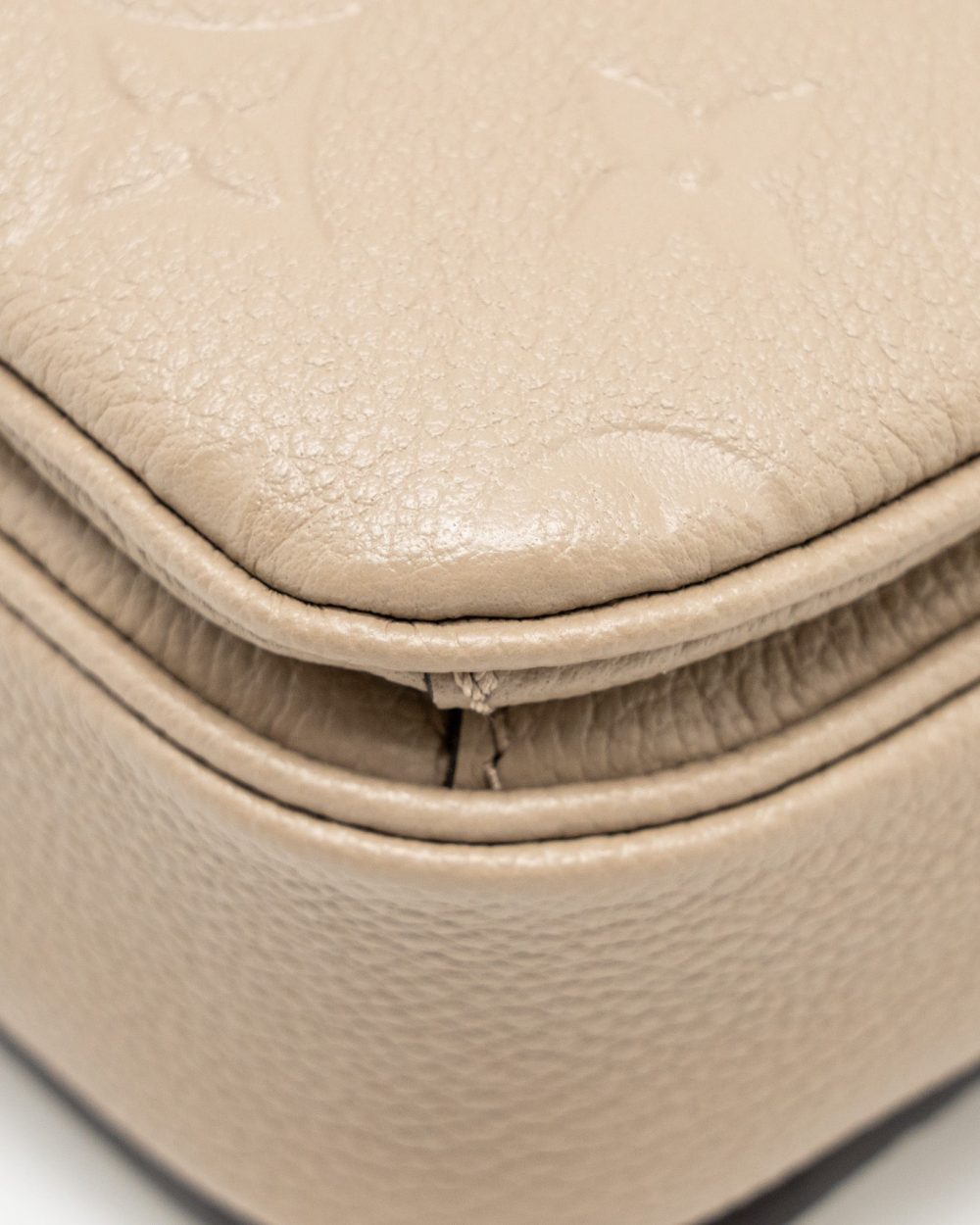AAA Replica Louis Vuitton LV POCHETTE METIS MONOGRAM EMPREINTE TOURTERELLE GHW