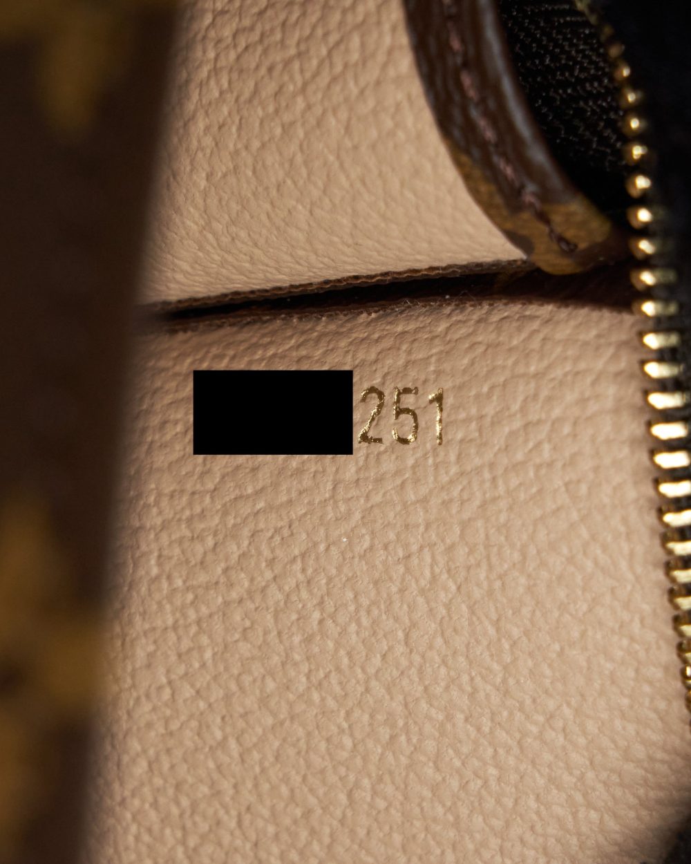 AAA Replica Louis Vuitton LV TOILETRY POCHETTE 26 MONOGRAM CANVAS GHW