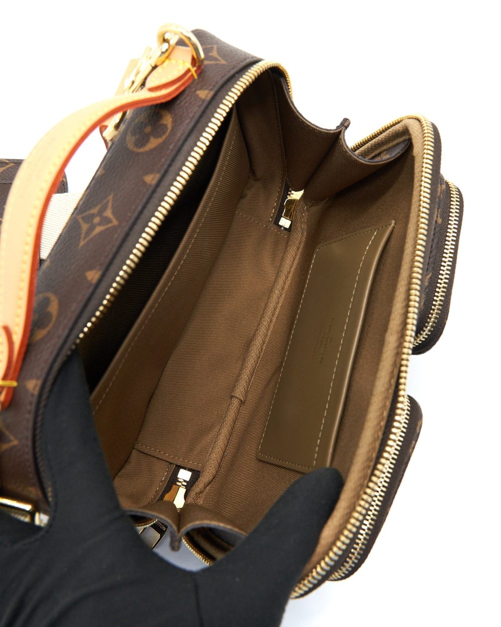 AAA Replica Louis Vuitton LV UTILITY CROSSBODY BAG MONOGRAM CANVAS