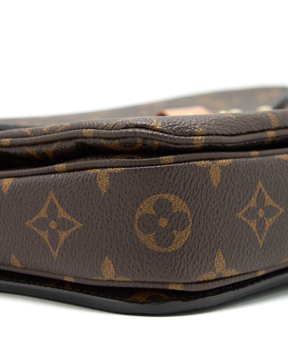 AAA Replica Louis Vuitton LV POCHETTE METIS MONOGRAM CANVAS GHW