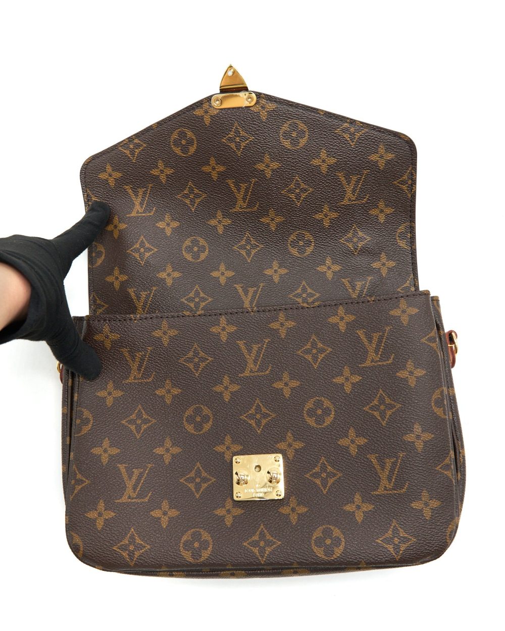 AAA Replica Louis Vuitton LV POCHETTE METIS MONOGRAM CANVAS GHW