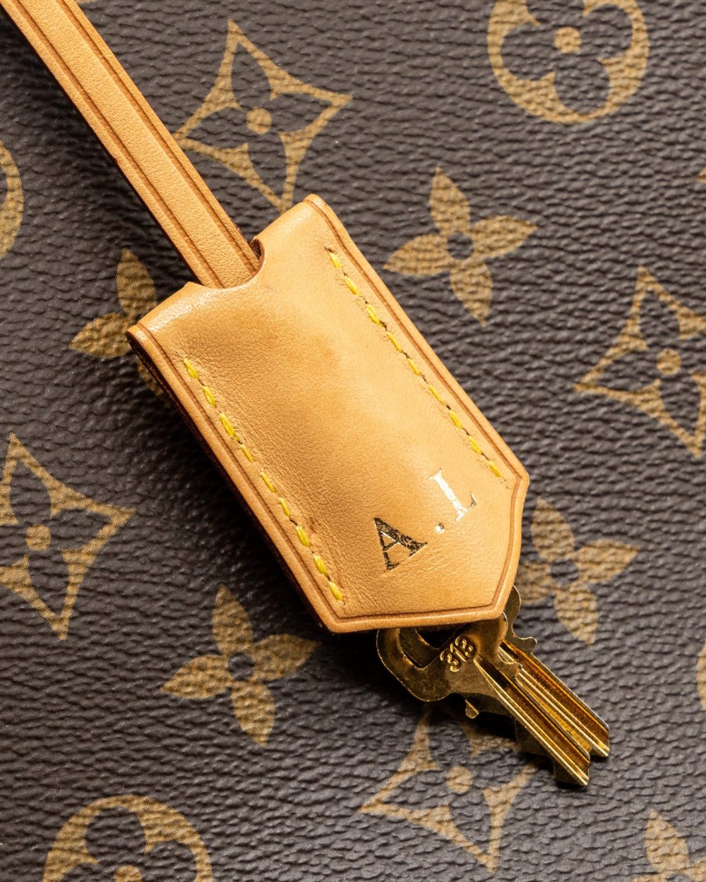 AAA Replica Louis Vuitton LV MONTAIGNE MM MONOGRAM CANVAS GHW