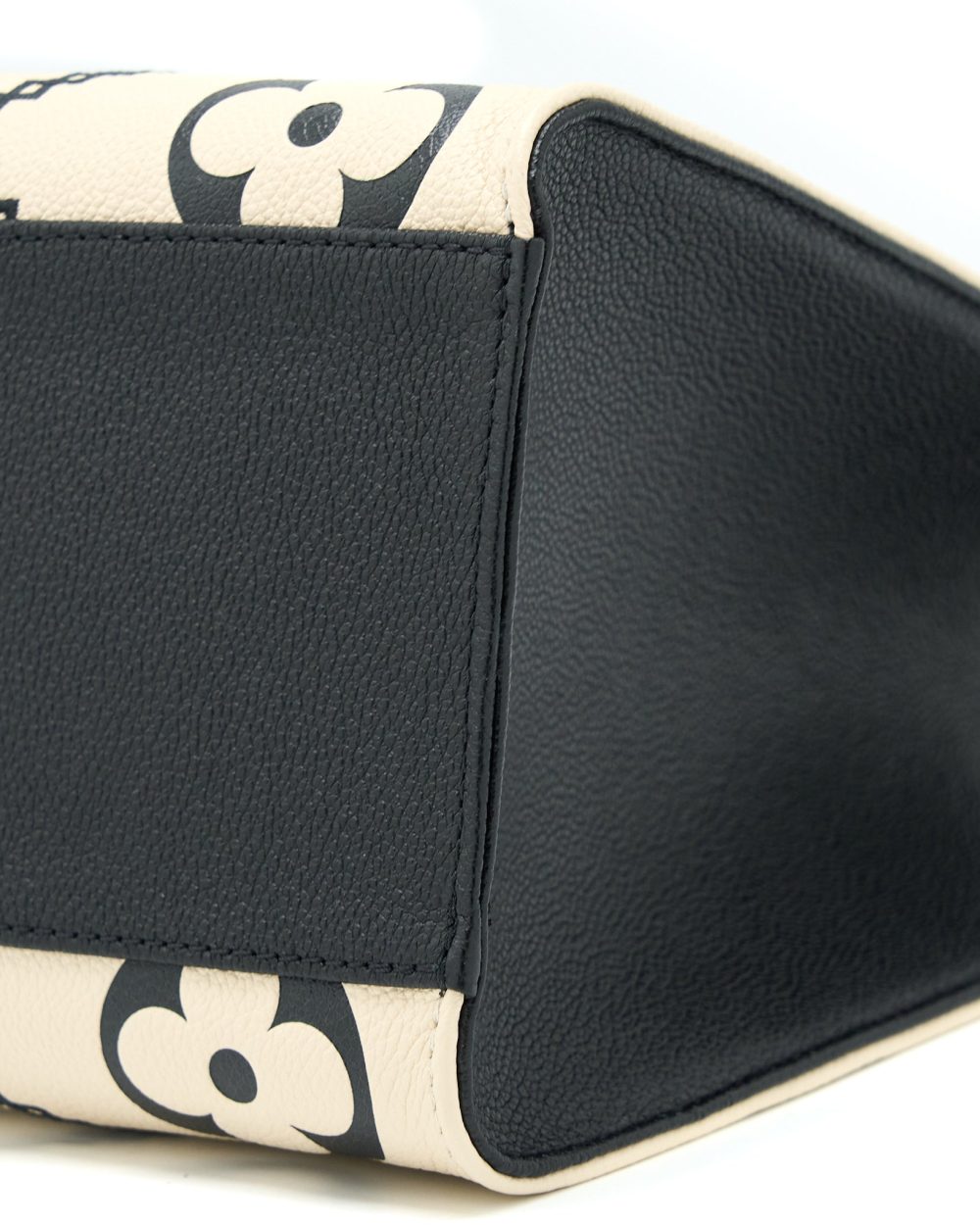 AAA Replica Louis Vuitton LV ONTHEGO MM EMPREINTE CREAM/ BLACK GHW (NEW VERSION)