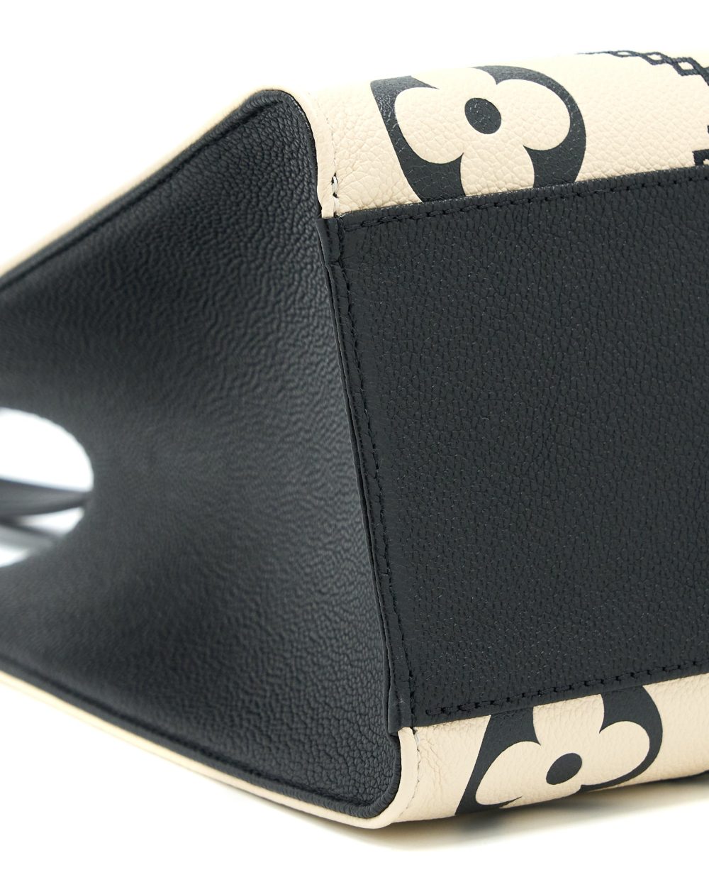 AAA Replica Louis Vuitton LV ONTHEGO MM EMPREINTE CREAM/ BLACK GHW (NEW VERSION)