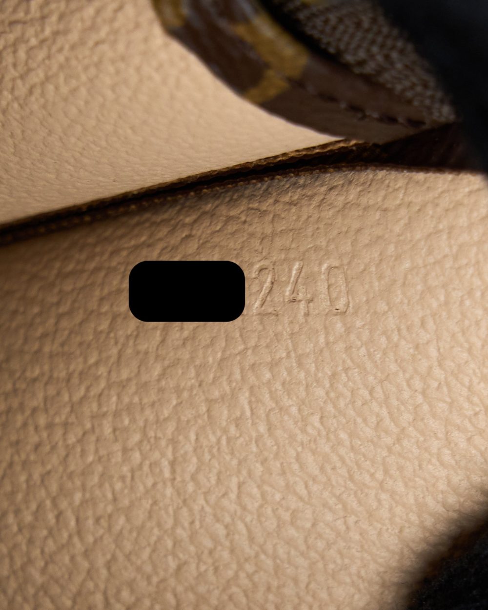 AAA Replica Louis Vuitton LV TOILETRY POCHETTE 19 MONOGRAM CANVAS GHW