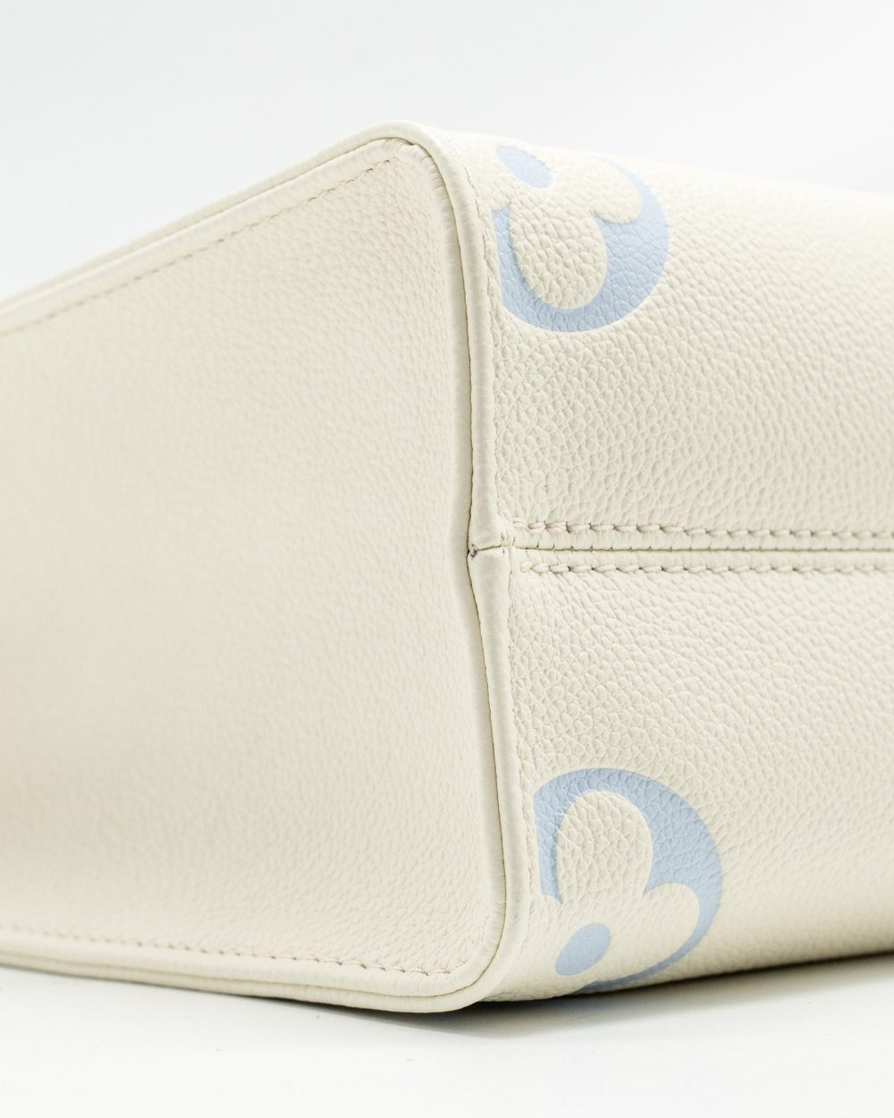 AAA Replica Louis Vuitton LV ONTHEGO PM BICOLOUR MONOGRAM EMPREINTE LATTE/CANDY BLUE GHW