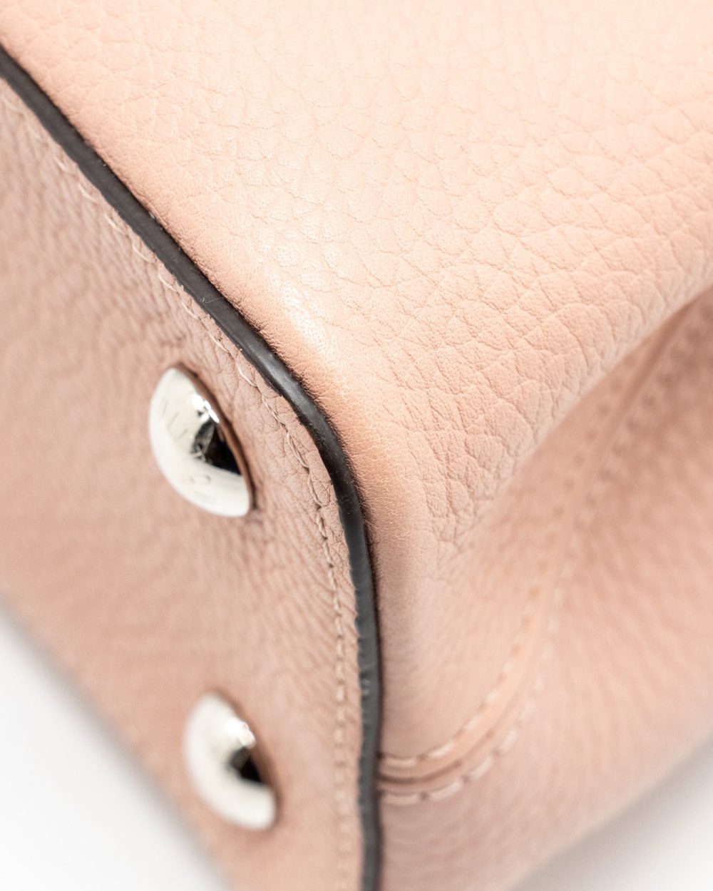 AAA Replica Louis Vuitton LV CAPUCINES MM TAURILLON PINK SHW