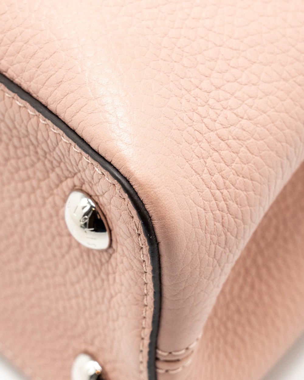 AAA Replica Louis Vuitton LV CAPUCINES MM TAURILLON PINK SHW