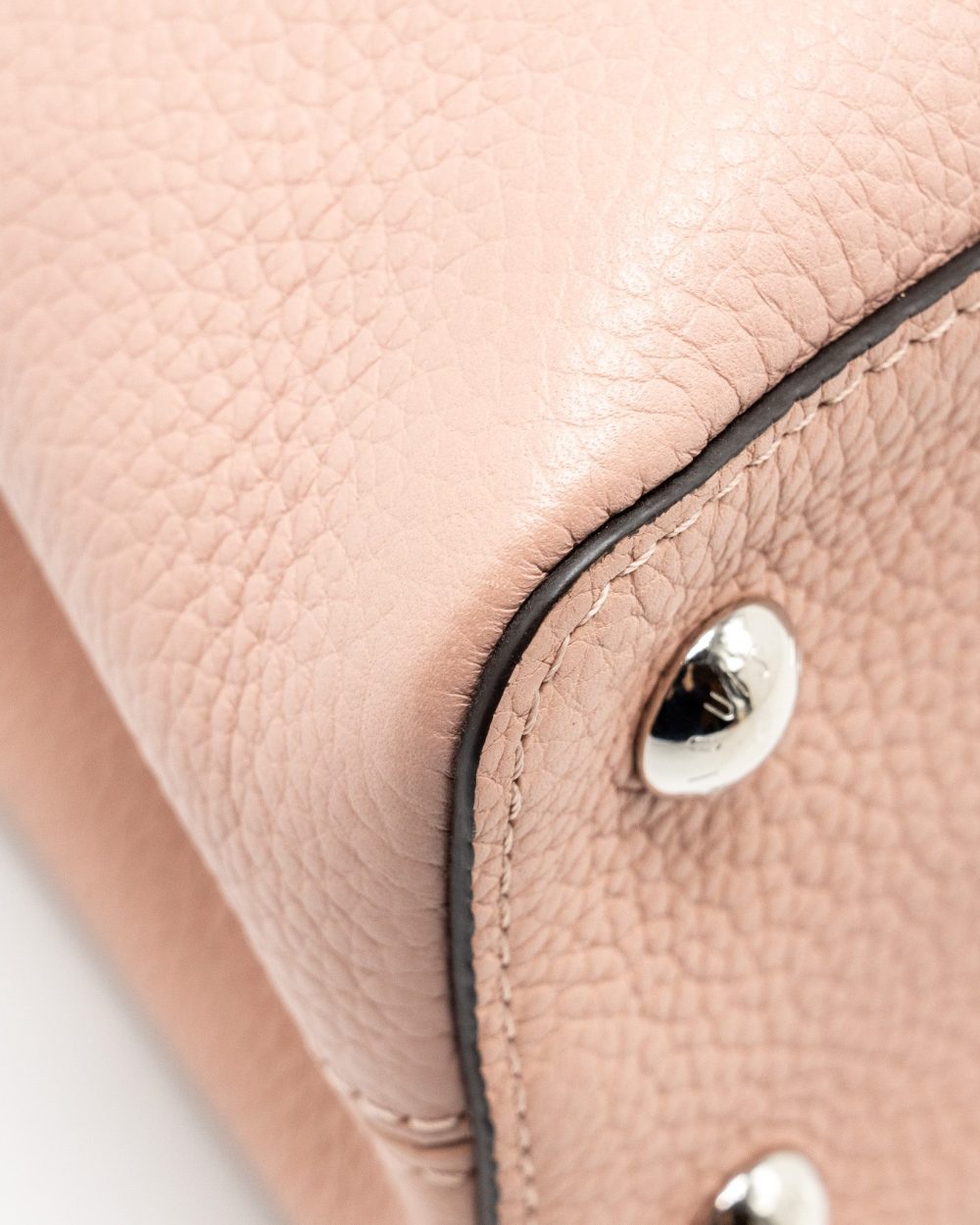 AAA Replica Louis Vuitton LV CAPUCINES MM TAURILLON PINK SHW