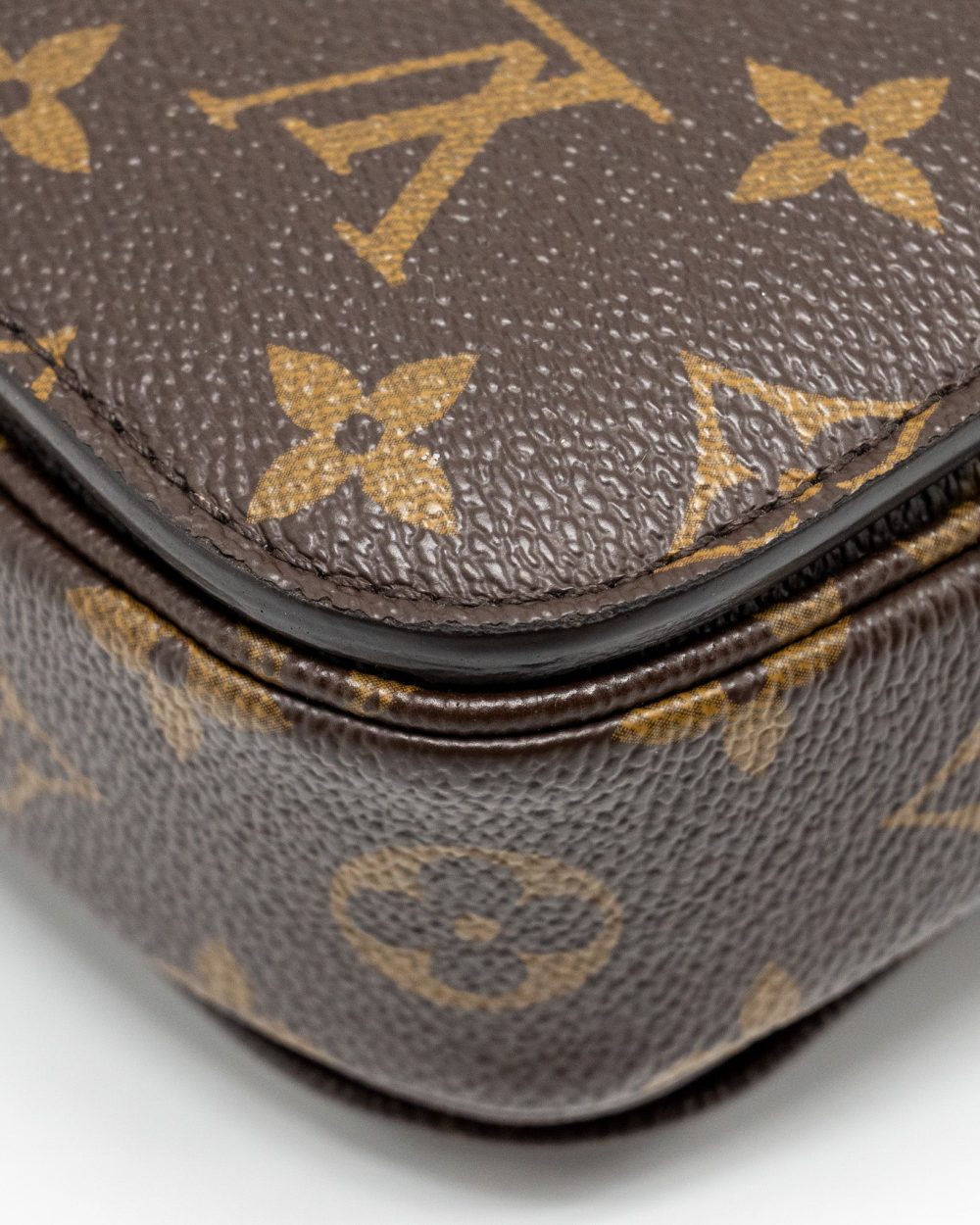 AAA Replica Louis Vuitton LV POCHETTE METIS MONOGRAM CANVAS GHW