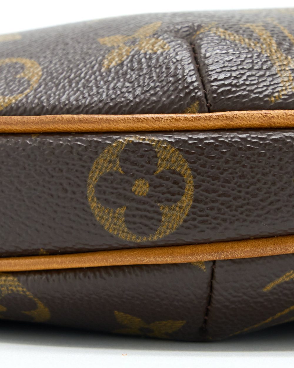 AAA Replica Louis Vuitton LV VINTAGE SHOULDER BAG MONOGRAM CANVAS GHW