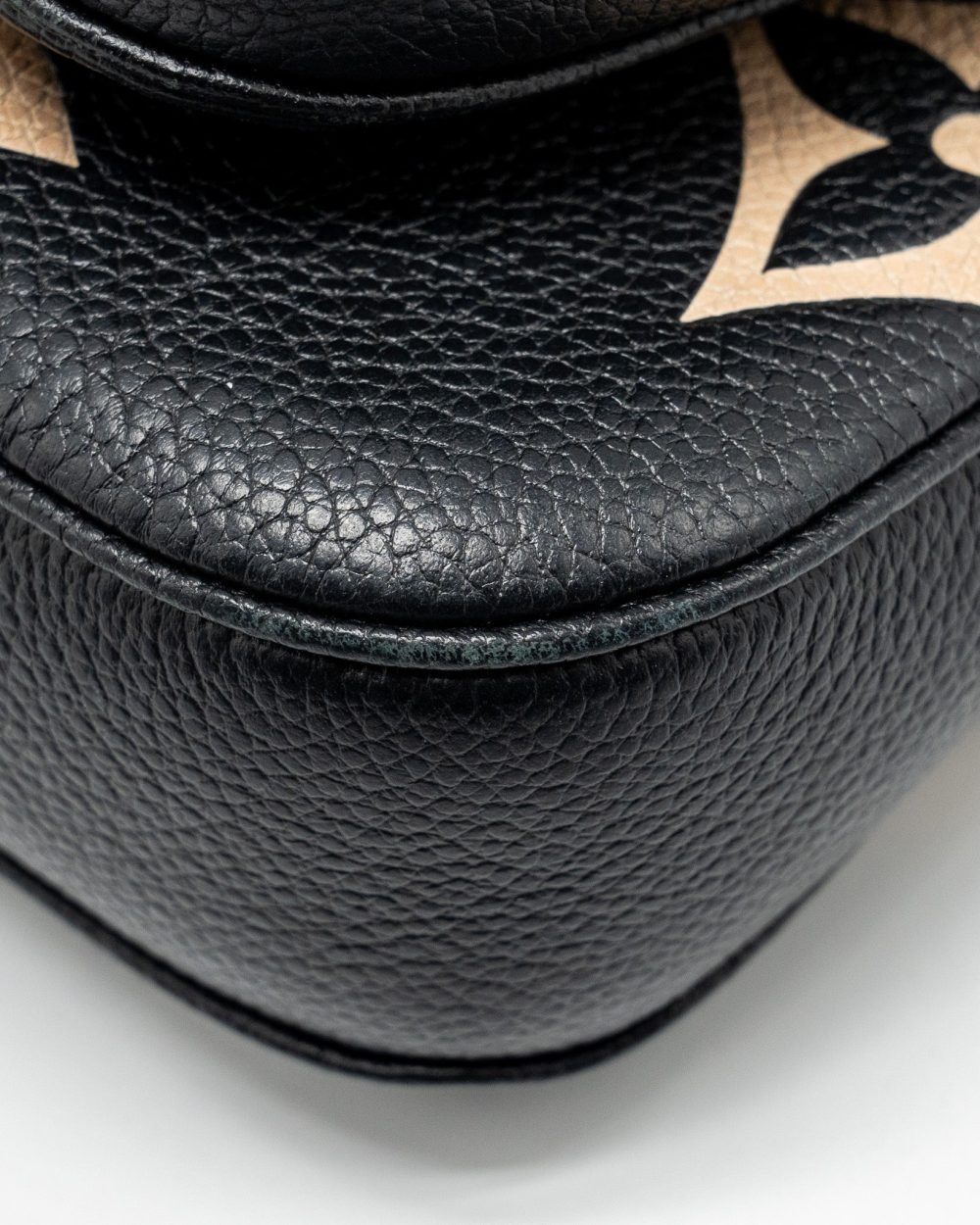 AAA Replica Louis Vuitton LV MULTI POCHETTE ACCESSORIES BICOLOUR MONOGRAM EMPREINTE GHW
