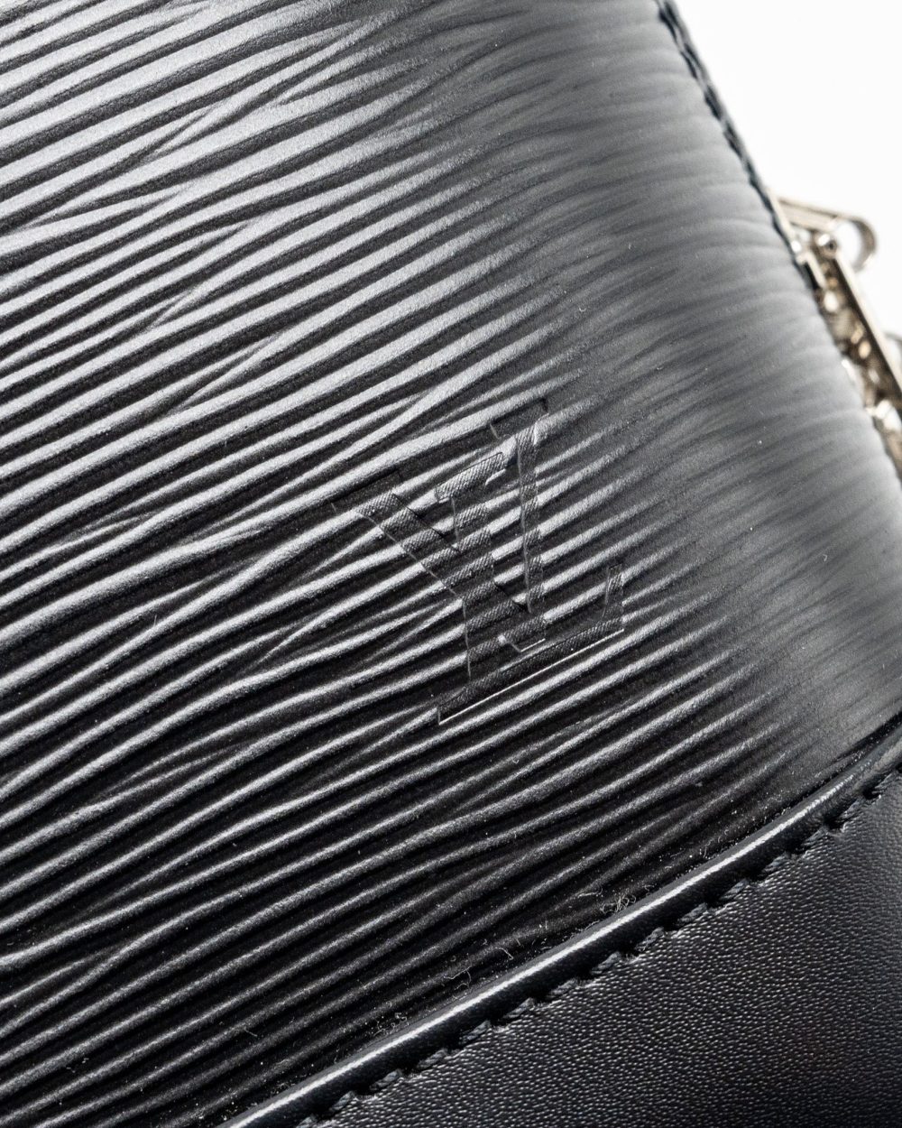AAA Replica Louis Vuitton LV ALMA BB EPI BLACK SHW