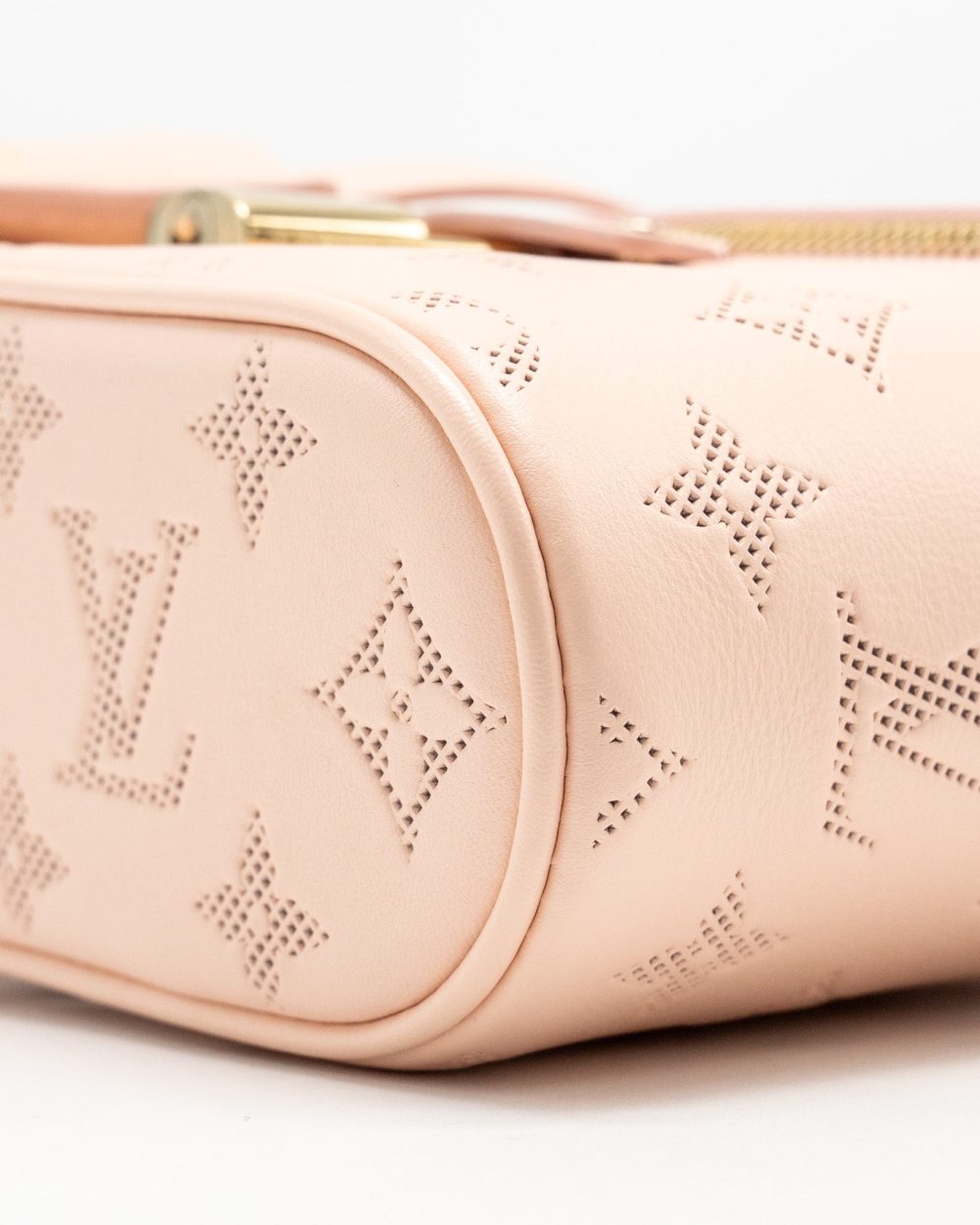 AAA Replica Louis Vuitton LV VANITY POUCH CALFSKIN ROSE JASMIN PINK LGHW
