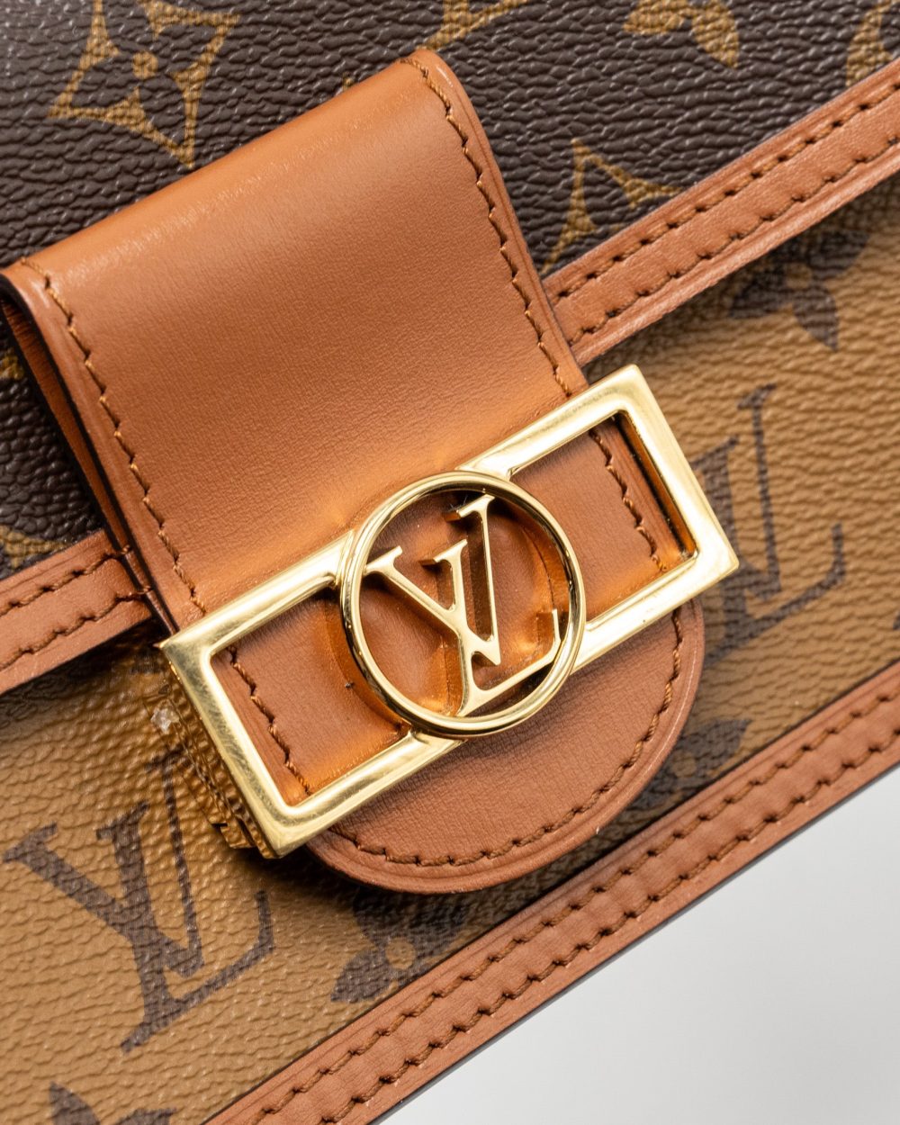 AAA Replica Louis Vuitton LV DAUPHINE CHAIN WALLET MONOGRAM REVERSE CANVAS GHW