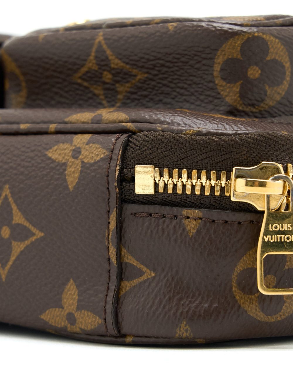 AAA Replica Louis Vuitton LV UTILITY CROSSBODY BAG MONOGRAM CANVAS GHW