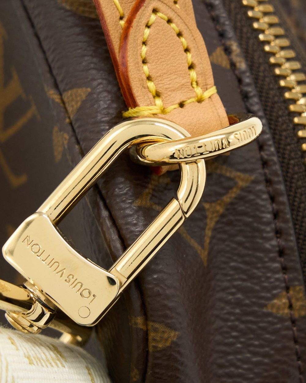 AAA Replica Louis Vuitton LV UTILITY CROSSBODY BAG MONOGRAM CANVAS GHW
