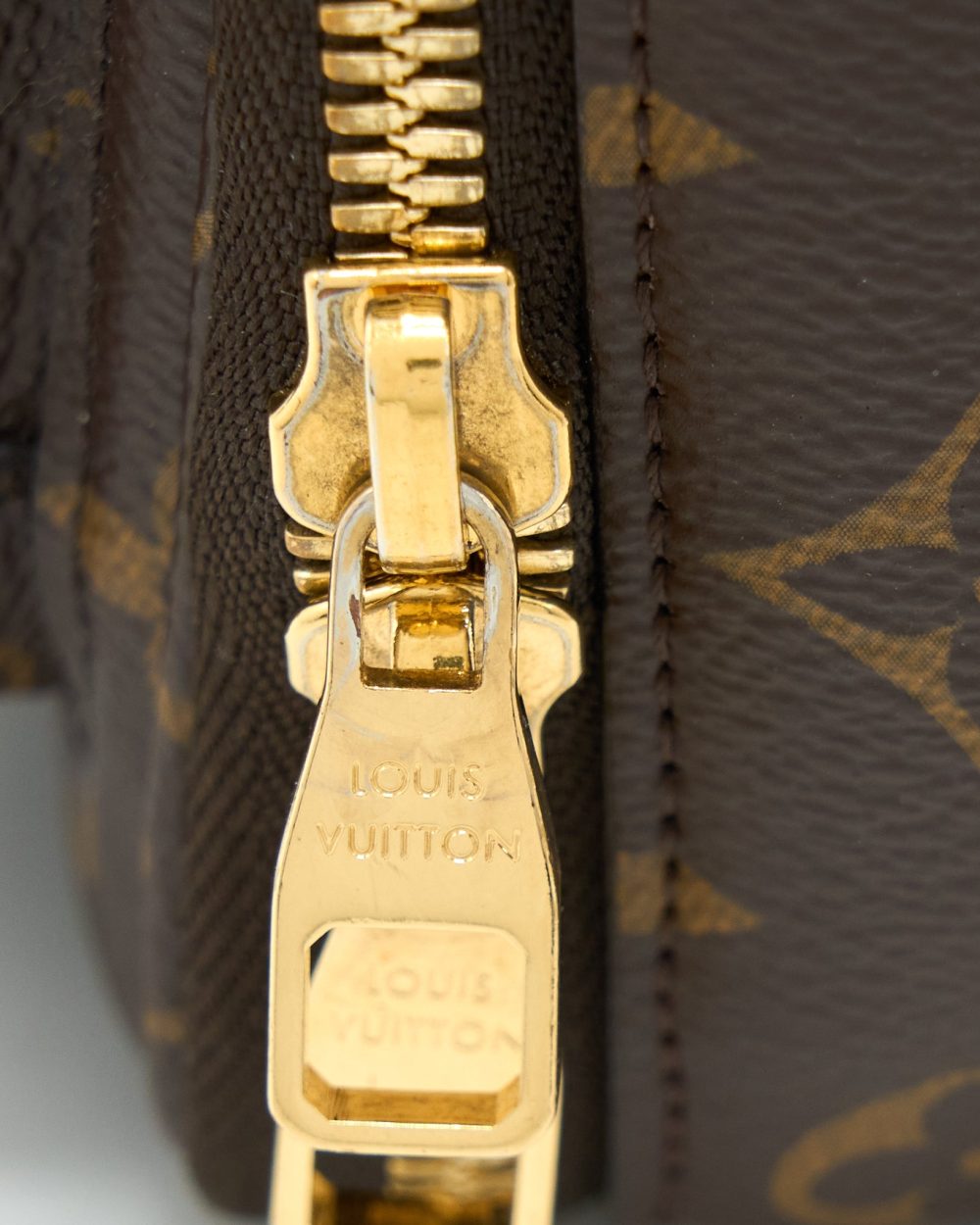 AAA Replica Louis Vuitton LV UTILITY CROSSBODY BAG MONOGRAM CANVAS GHW