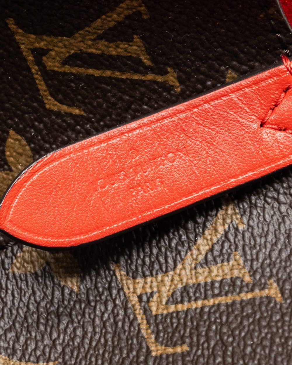 AAA Replica Louis Vuitton LV NEONOE MONOGRAM CANVAS / RED GHW
