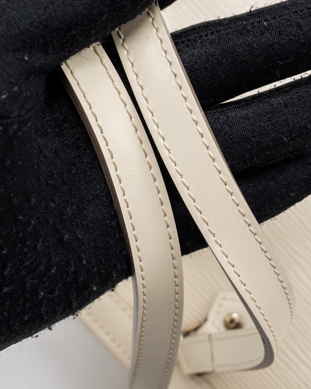 AAA Replica Louis Vuitton LV MADELEINE GM TOTE BAG EPI WHITE SHW
