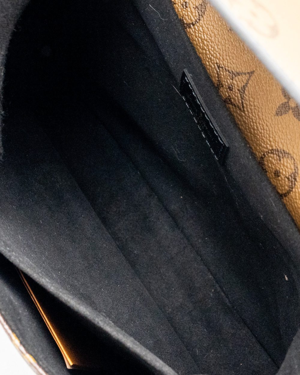AAA Replica Louis Vuitton LV POCHETTE MÉTIS MONOGRAM REVERSE CANVAS GHW