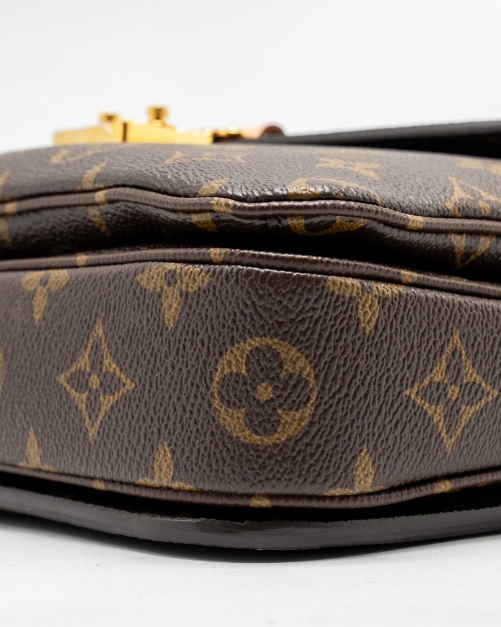 AAA Replica Louis Vuitton LV POCHETTE METIS MONOGRAM CANVAS GHW