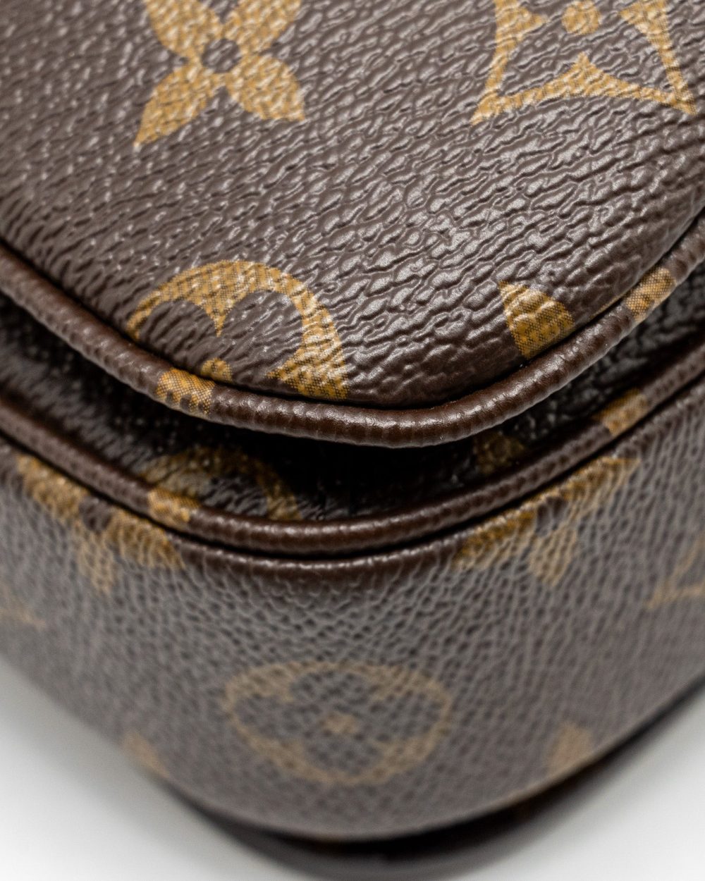 AAA Replica Louis Vuitton LV POCHETTE METIS MONOGRAM CANVAS GHW